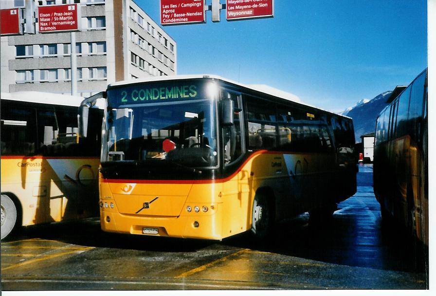 (103'610) - Lathion, Sion - Nr. 4/VS 145'606 - Volvo am 19. Januar 2008 beim Bahnhof Sion