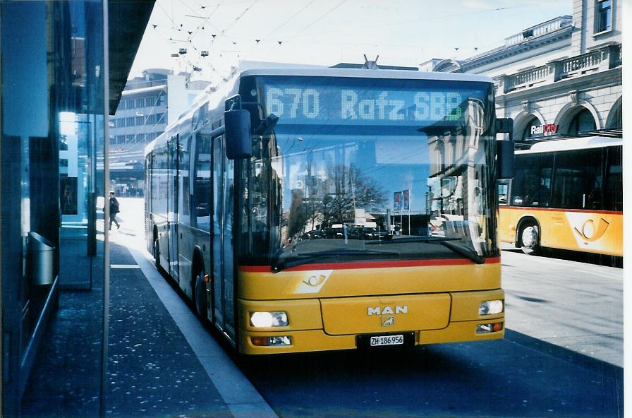 (103'804) - Moser, Flaach - Nr. 3/ZH 186'956 - MAN (ex Nr. 8) am 28. Januar 2008 beim Hauptbahnhof Winterthur