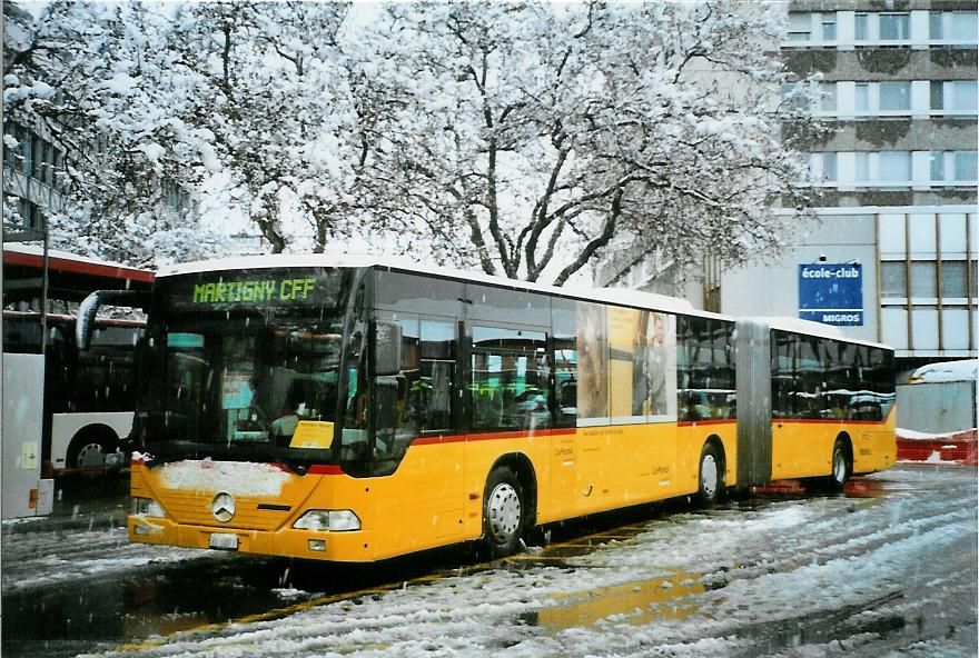 (105'626) - TMR Martigny - VS 32'077 - Mercedes am 21. Mrz 2008 beim Bahnhof Sion