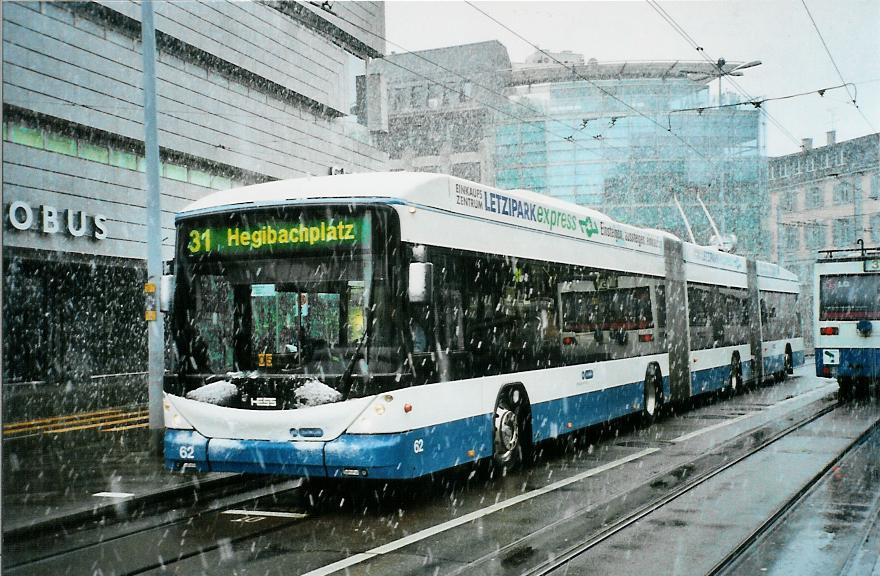(105'802) - VBZ Zrich - Nr. 62 - Hess/Hess Doppelgelenktrolleybus am 23. Mrz 2008 in Zrich, Lwenplatz