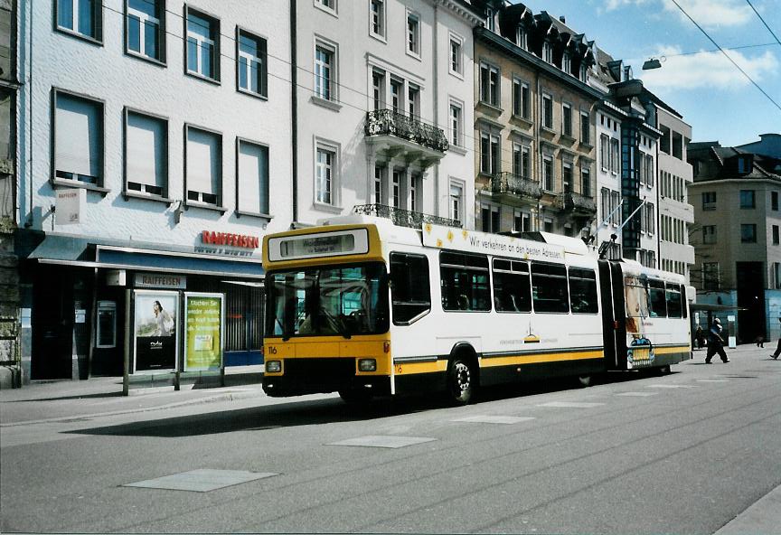 (106'826) - VBSH Schaffhausen - Nr. 116 - NAW/Hess Gelenktrolleybus am 26. April 2008 beim Bahnhof Schaffhausen
