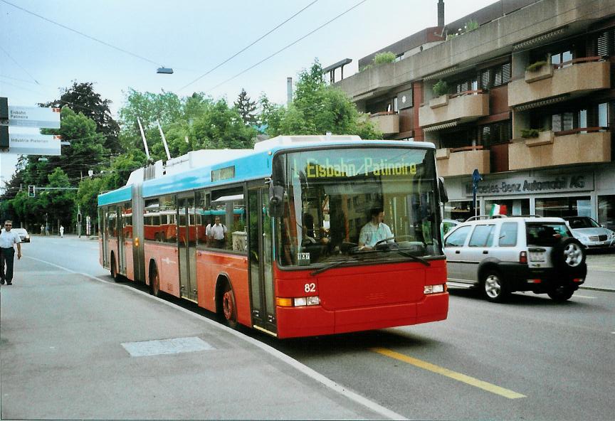 (107'717) - VB Biel - Nr. 82 - NAW/Hess Gelenktrolleybus am 1. Juni 2008 in Biel, Zeughausstrasse