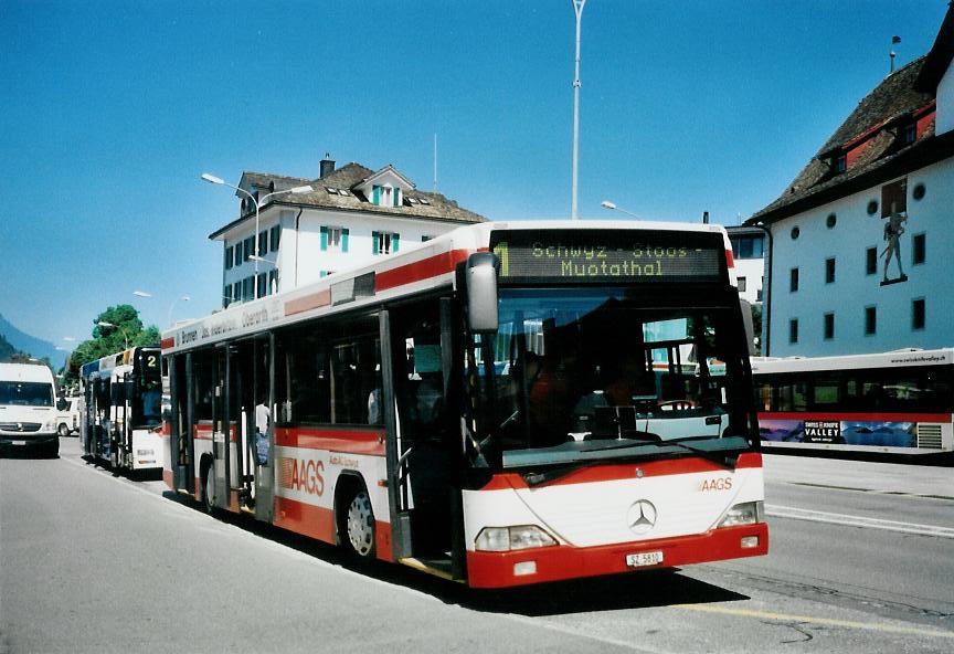 (109'310) - AAGS Schwyz - Nr. 10/SZ 5810 - Mercedes/Hess am 16. Juli 2008 in Schwyz, Postplatz