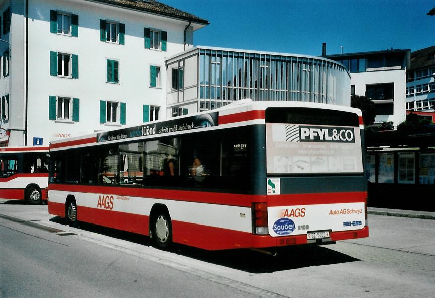 (109'322) - AAGS Schwyz - Nr. 2/SZ 5002 - Volvo/Hess am 16. Juli 2008 in Schwyz, Postplatz