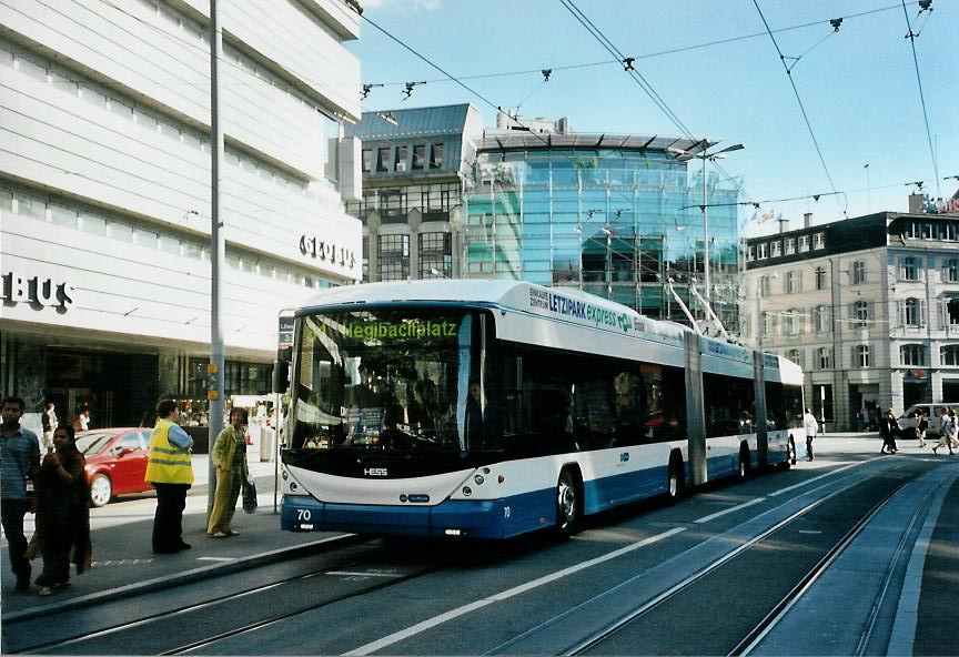 (109'421) - VBZ Zrich - Nr. 70 - Hess/Hess Doppelgelenktrolleybus am 16. Juli 2008 in Zrich, Lwenplatz