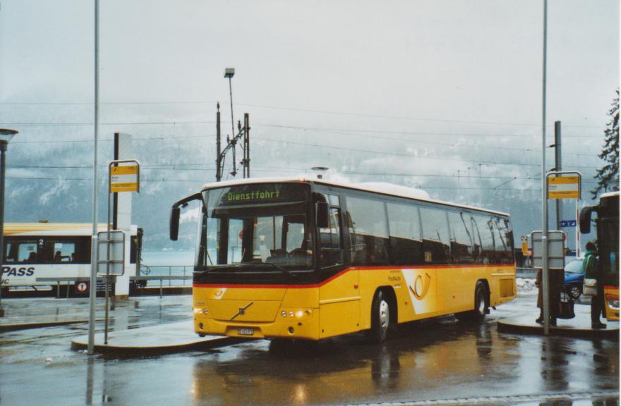(112'311) - Flck, Brienz - Nr. 4/BE 623'971 - Volvo (ex AVBB Schwanden) am 6. Dezember 2008 beim Bahnhof Brienz