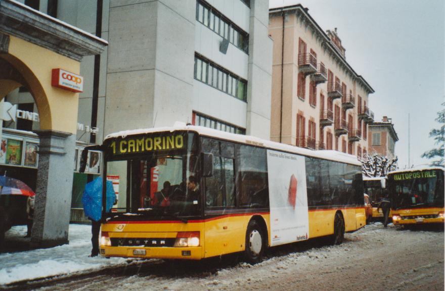 (112'708) - AutoPostale Ticino - TI 215'327 - Setra (ex P 25'669) am 10. Dezember 2008 beim Bahnhof Bellinzona