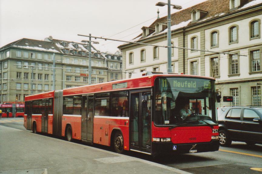 (113'226) - Bernmobil, Bern - Nr. 252/BE 572'252 - Volvo/Hess am 23. Dezember 2008 beim Bahnhof Bern