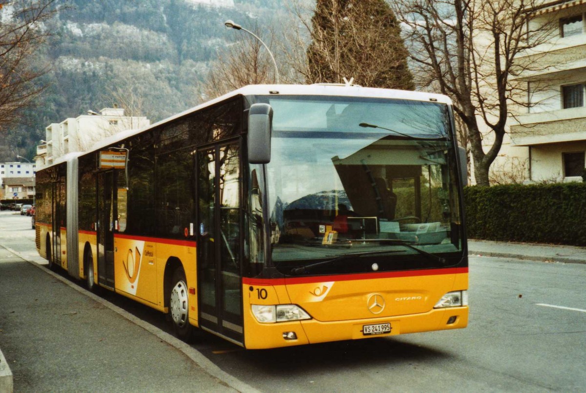 (114'709) - PostAuto Wallis - Nr. 10/VS 241'995 - Mercedes am 1. Mrz 2009 beim Bahnhof Martigny