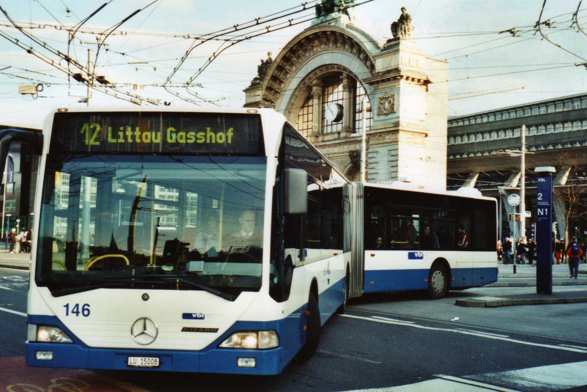 (114'810) - VBL Luzern - Nr. 146/LU 15'008 - Mercedes (ex Heggli, Kriens Nr. 708) am 7. Mrz 2009 beim Bahnhof Luzern