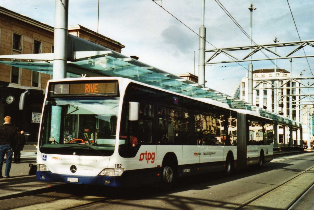 (115'005) - TPG Genve - Nr. 162/GE 960'546 - Mercedes am 8. Mrz 2009 beim Bahnhof Genve