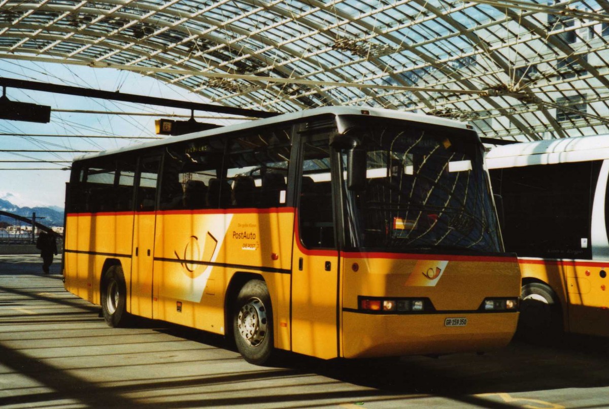 (115'111) - PostAuto Graubnden - GR 159'350 - Neoplan (ex P 23'712) am 14. Mrz 2009 in Chur, Postautostation
