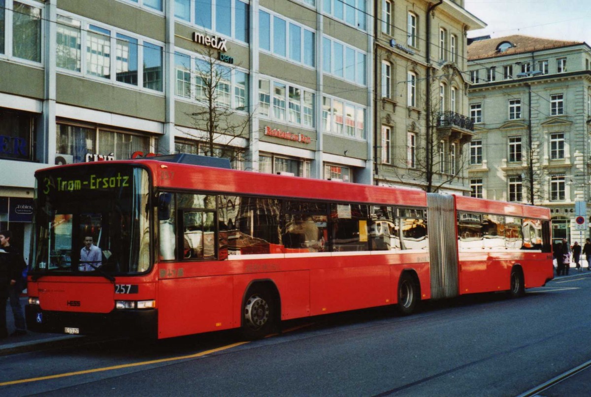 (115'207) - Bernmobil, Bern - Nr. 257/BE 572'257 - Volvo/Hess am 16. Mrz 2009 beim Bahnhof Bern