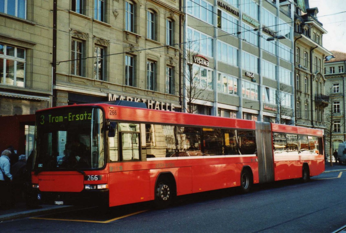 (115'219) - Bernmobil, Bern - Nr. 266/BE 572'266 - Volvo/Hess am 16. Mrz 2009 beim Bahnhof Bern