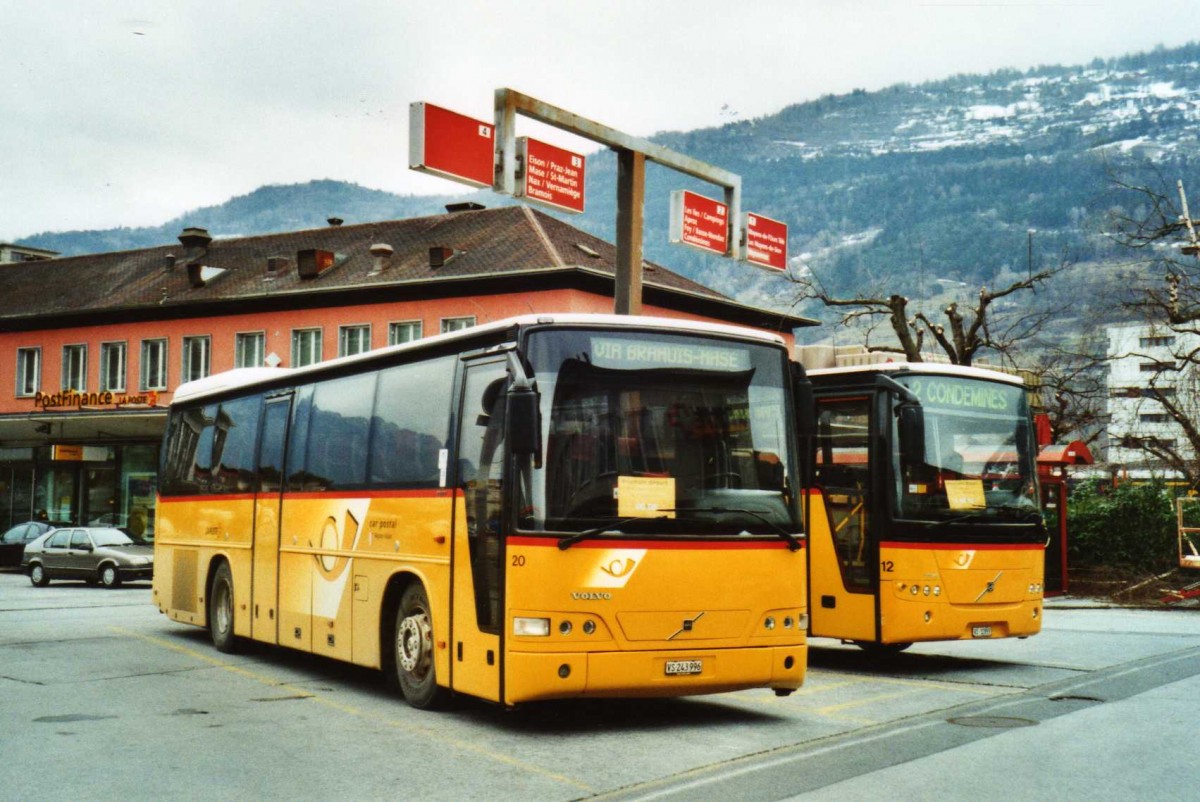 (115'607) - PostAuto Wallis - Nr. 20/VS 243'996 - Volvo (ex P 25'629) am 30. Mrz 2009 beim Bahnhof Sion