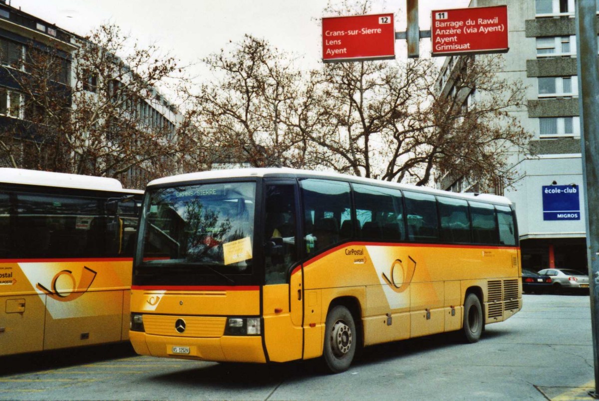 (115'614) - Mabillard, Lens - VS 12'529 - Mercedes am 30. Mrz 2009 beim Bahnhof Sion