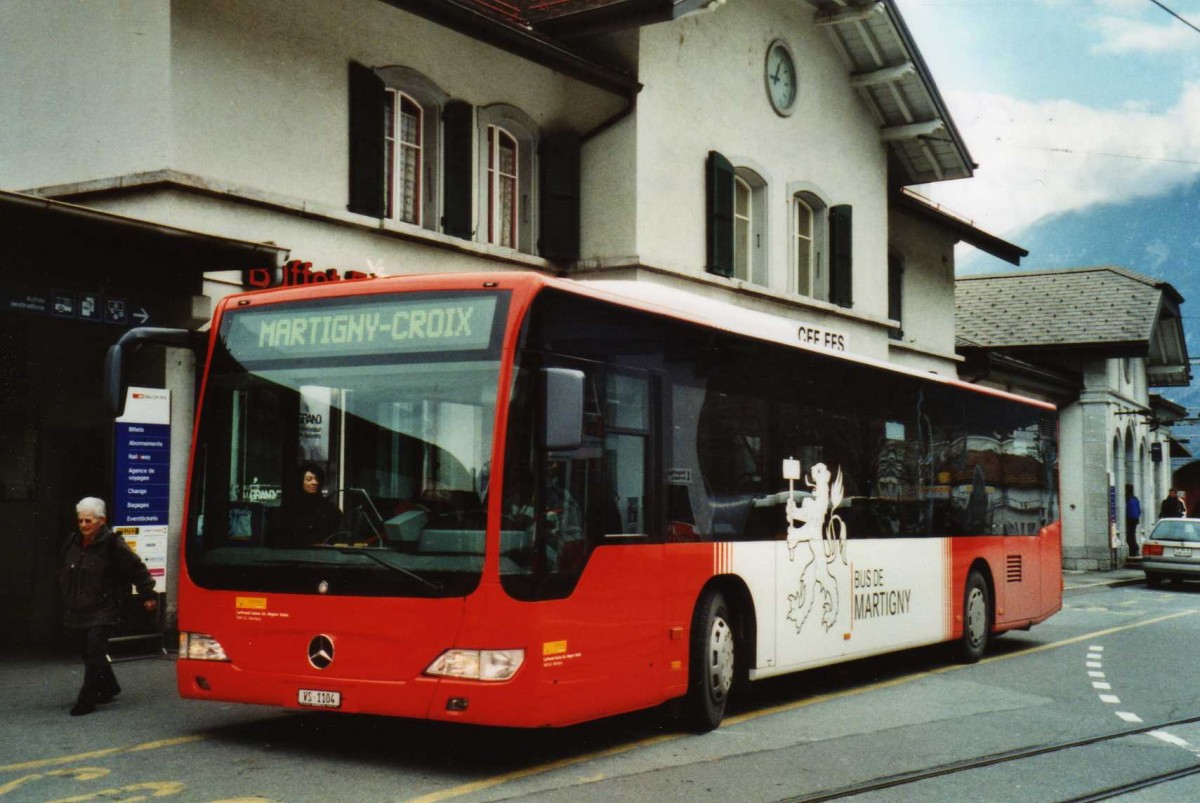 (115'617) - TMR Martigny - VS 1104 - Mercedes am 30. Mrz 2009 beim Bahnhof Martigny