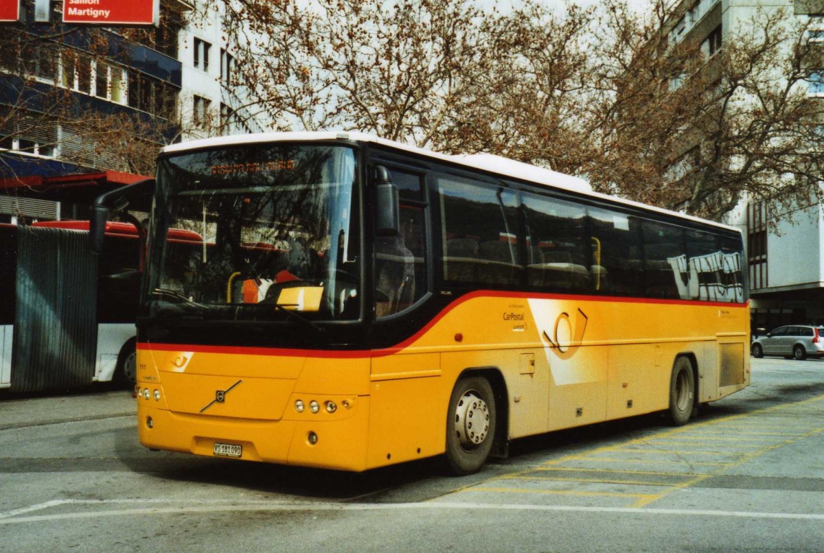 (115'719) - Buchard, Leytron - Nr. 111/VS 181'090 - Volvo am 30. Mrz 2009 beim Bahnhof Sion
