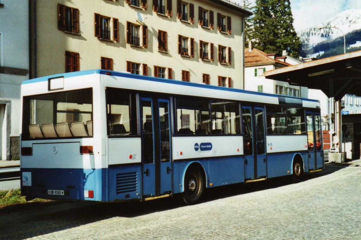 (116'232) - Meyer, Gschenen - UR 9345 - Mercedes (ex Gut, Binz Nr. 18) am 30. April 2009 beim Bahnhof Airolo