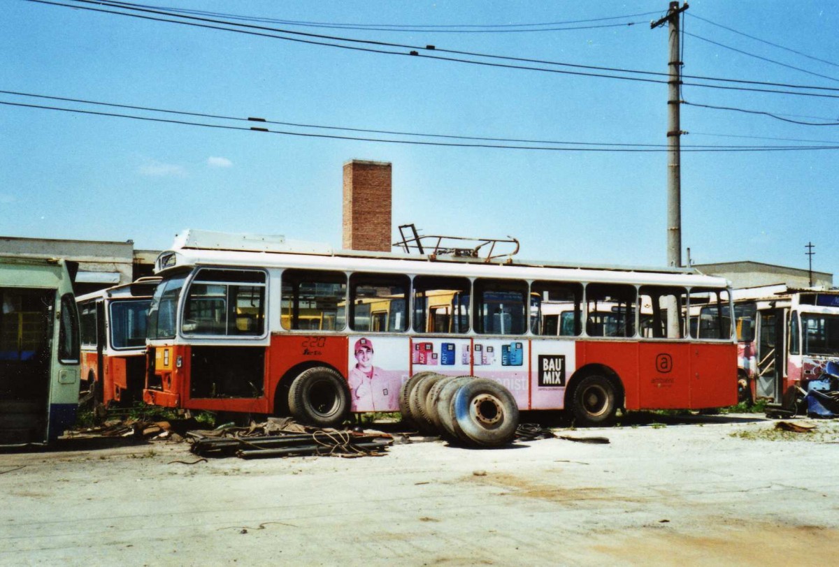 (116'909) - Tursib, Sibiu - Nr. 220 - FBW/Eggli Trolleybus (ex TL Lausanne) am 27. Mai 2009 in Sibiu, Depot