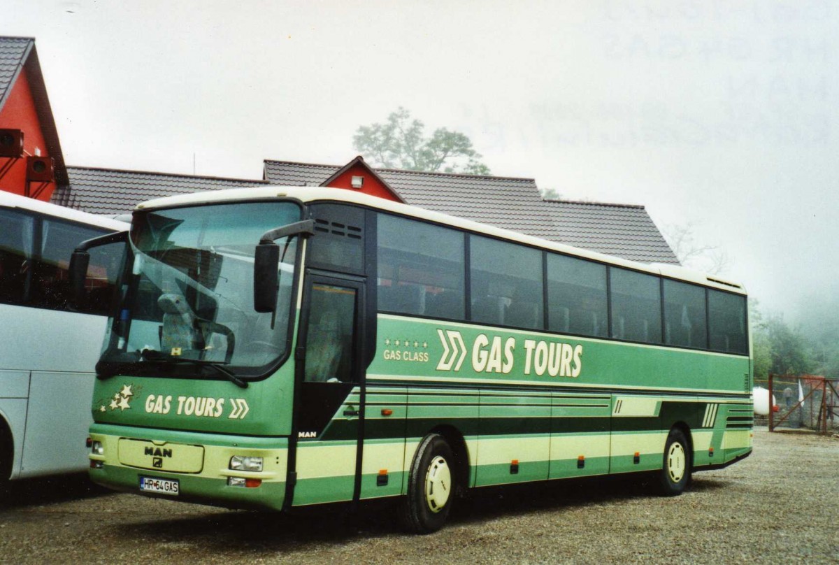 (117'011) - Gas-Tours - HR 64 GAS - MAN am 28. Mai 2009 auf dem Piatra Craiului