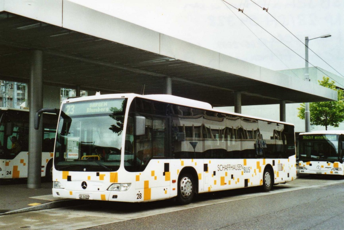 (117'216) - SB Schaffhausen - Nr. 28/SH 54'328 - Mercedes am 6. Juni 2009 beim Bahnhof Schaffhausen