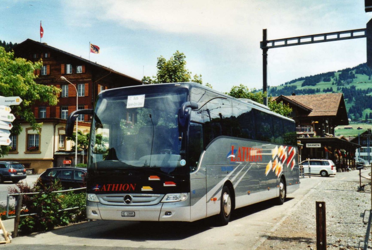 (117'636) - Lathion, Sion - Nr. 40/VS 12'895 - Mercedes am 14. Juni 2009 beim Bahnhof Saanen