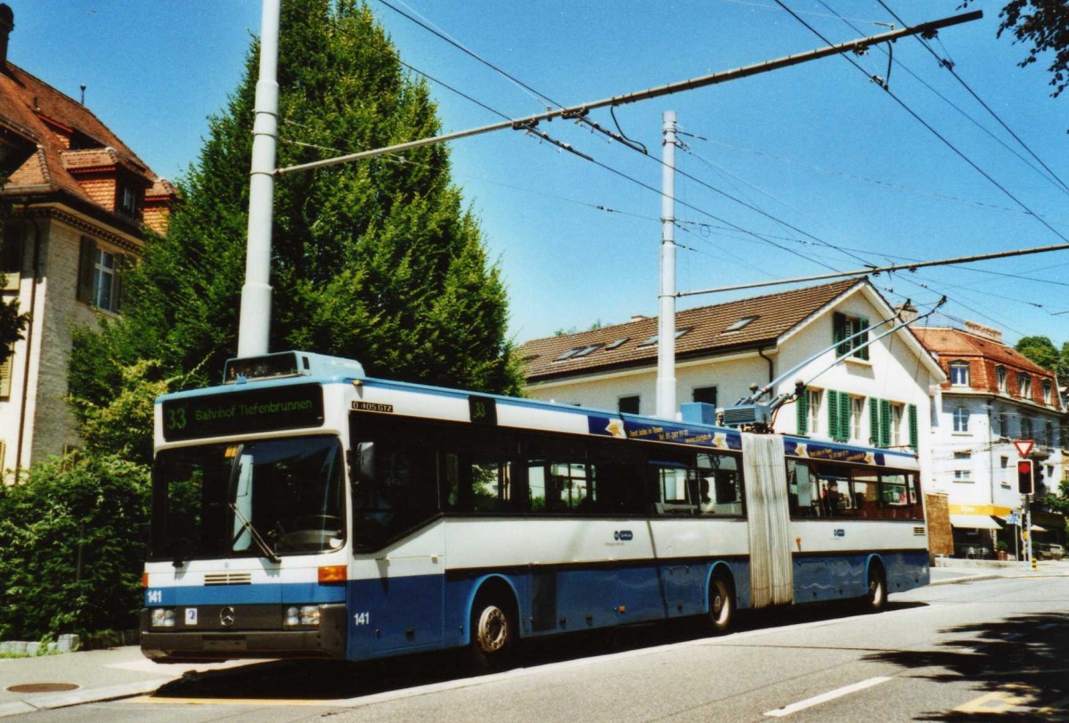 (117'729) - VBZ Zrich - Nr. 141 - Mercedes Gelenktrolleybus am 17. Juni 2009 in Zrich, Klusplatz