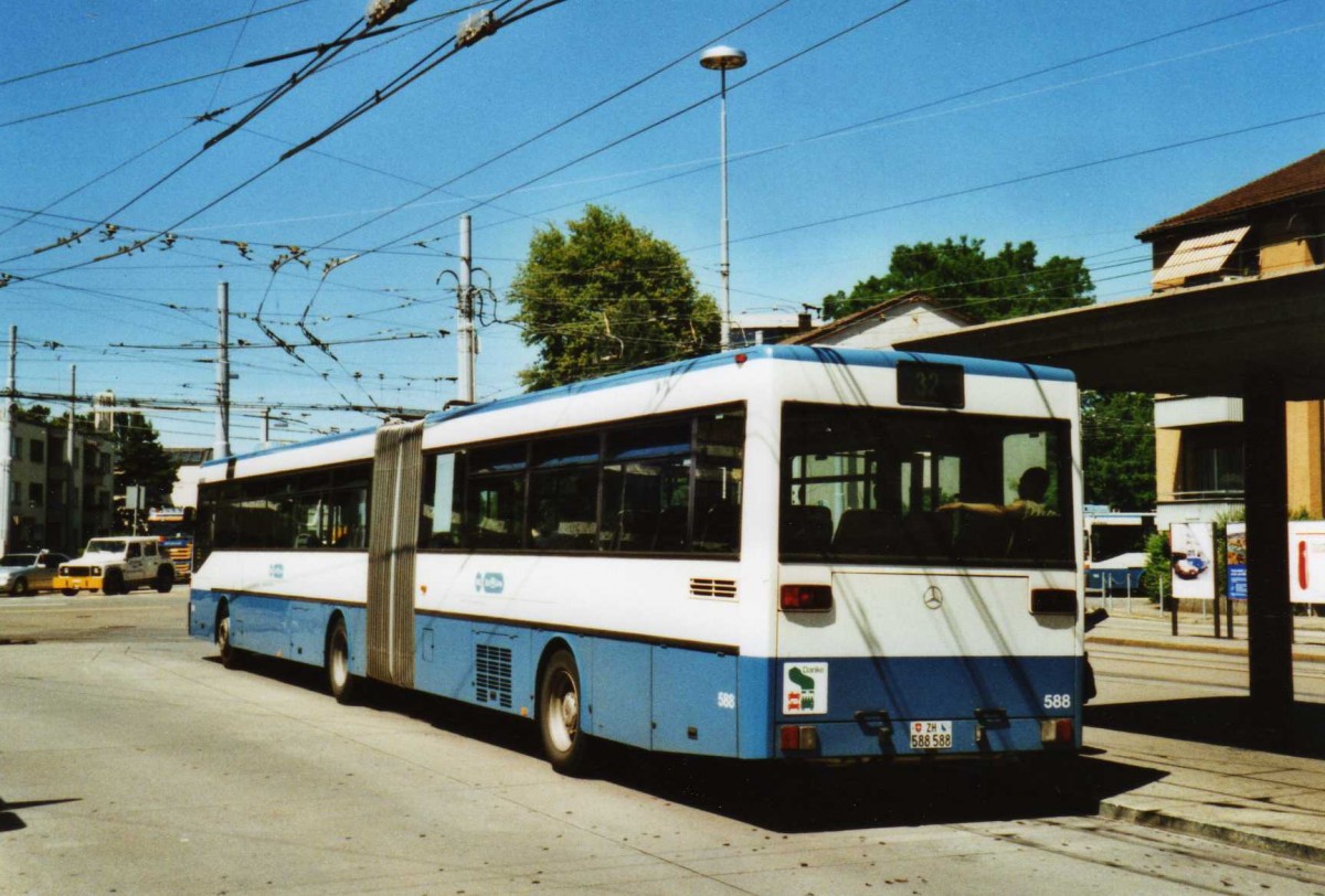 (117'809) - VBZ Zrich - Nr. 588/ZH 588'588 - Mercedes am 17. Juni 2009 in Zrich, Bucheggplatz