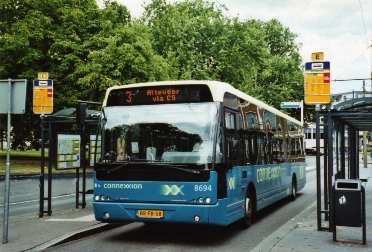 (118'204) - Connexxion - Nr. 8694/BR-FB-58 - VDL Berkhof am 5. Juli 2009 beim Bahnhof Arnhem