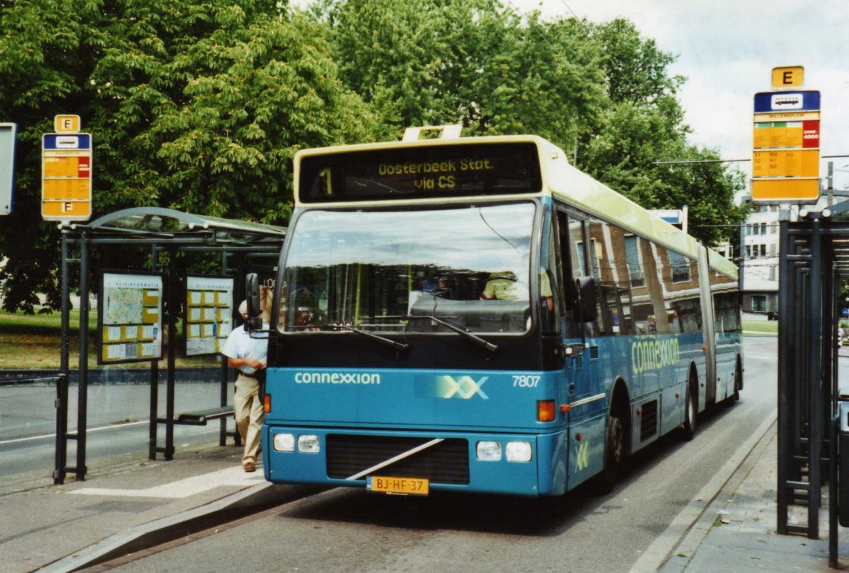 (118'207) - Connexxion - Nr. 7807/BJ-HF-37 - Volvo/Berkhof am 5. Juli 2009 beim Bahnhof Arnhem