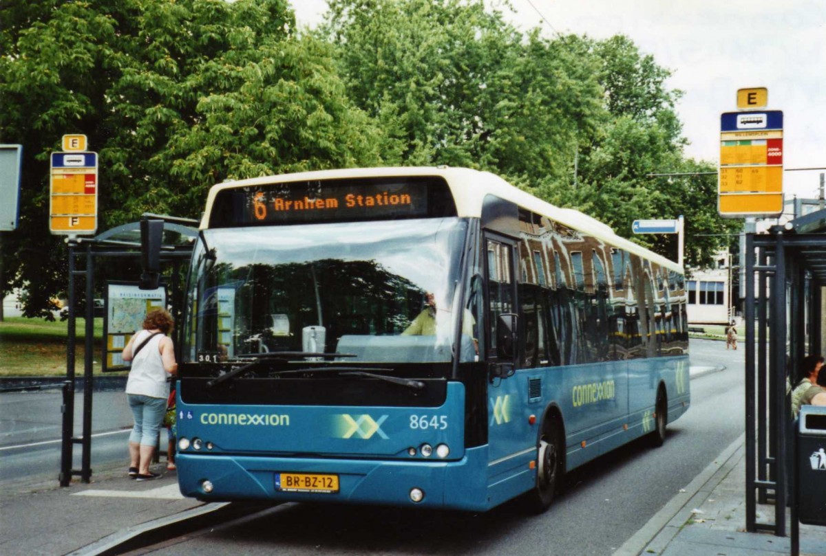 (118'216) - Connexxion - Nr. 8645/BR-BZ-12 - VDL Berkhof am 5. Juli 2009 beim Bahnhof Arnhem