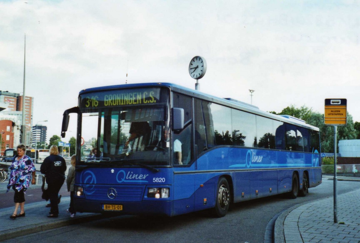 (118'427) - ARRIVA - Nr. 5820/BH-TS-01 - Mercedes am 7. Juli 2009 beim Bahnhof Groningen