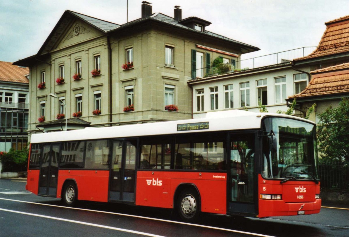 (118'835) - Busland, Burgdorf - Nr. 25/BE 122'014 - Volvo/Hess (ex AAGK Koppigen Nr. 5) am 9. Juli 2009 beim Bahnhof Burgdorf