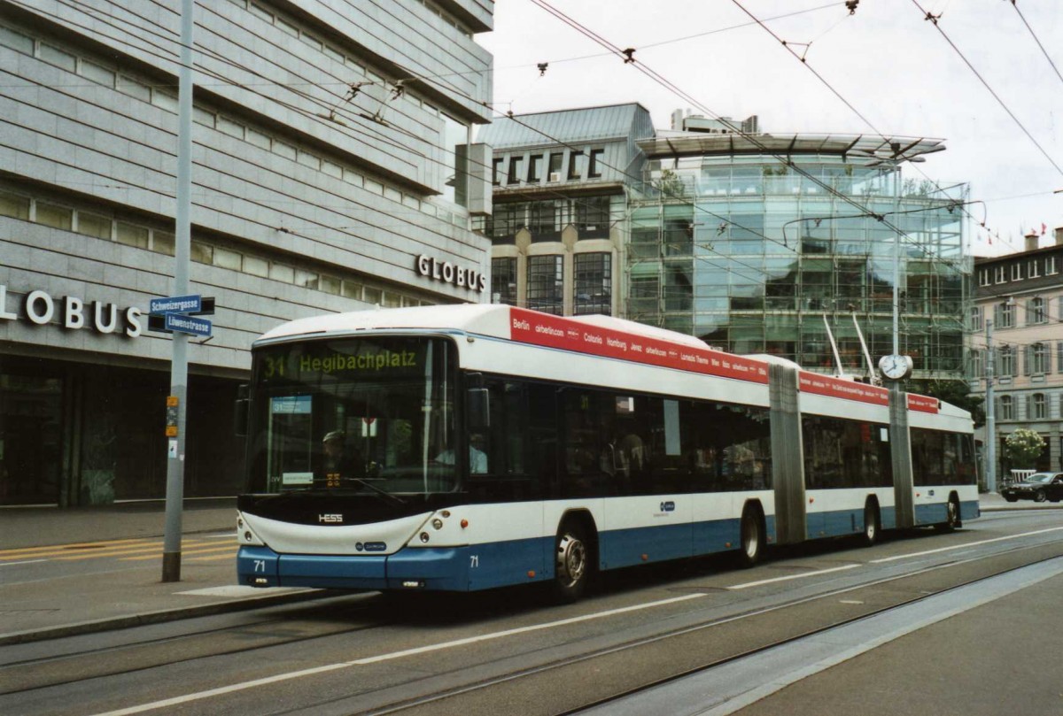 (119'110) - VBZ Zrich - Nr. 71 - Hess/Hess Doppelgelenktrolleybus am 12. Juli 2009 in Zrich, Lwenplatz