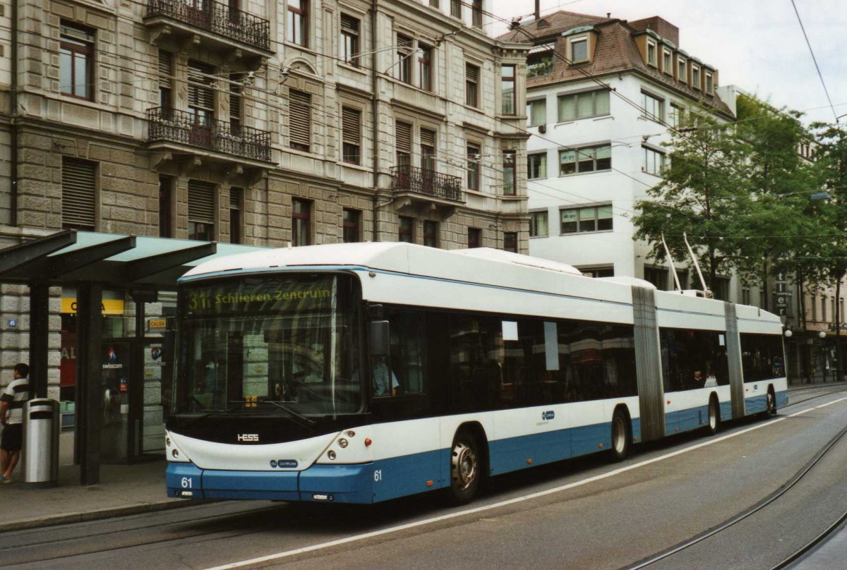 (119'112) - VBZ Zrich - Nr. 61 - Hess/Hess Doppelgelenktrolleybus am 12. Juli 2009 in Zrich, Lwenplatz