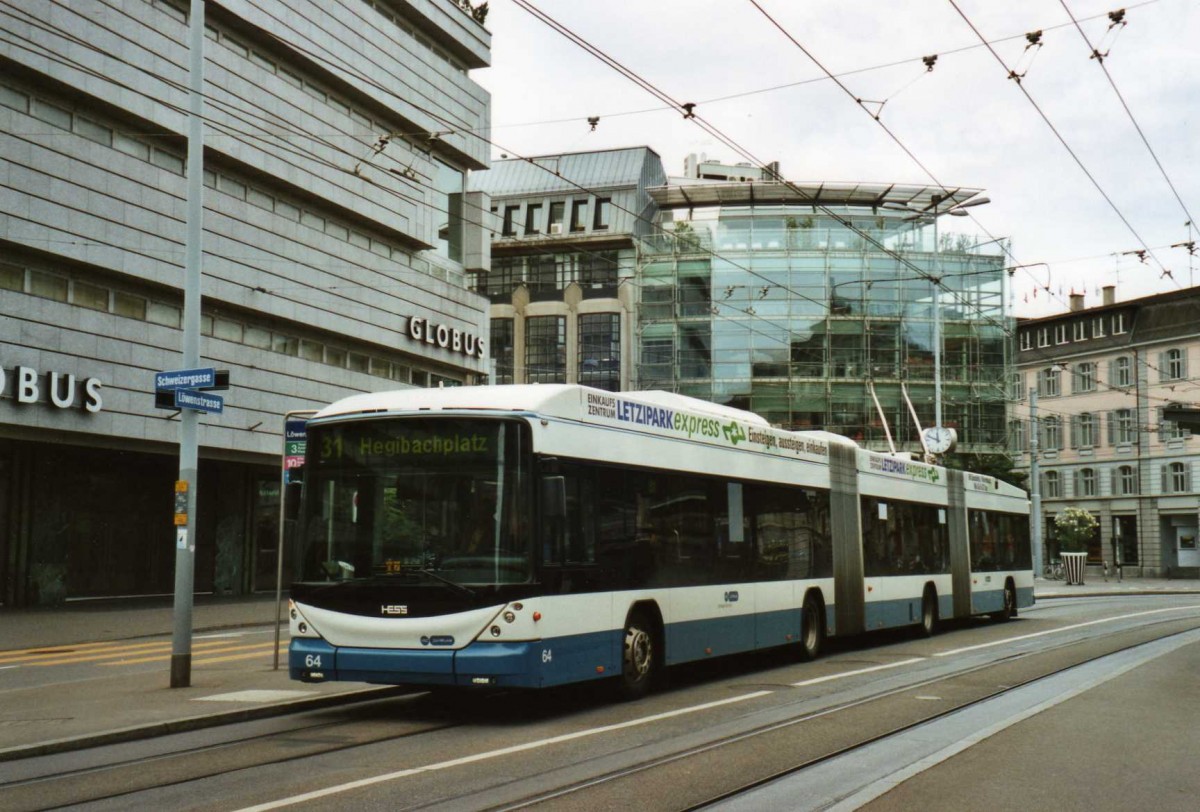 (119'113) - VBZ Zrich - Nr. 64 - Hess/Hess Doppelgelenktrolleybus am 12. Juli 2009 in Zrich, Lwenplatz