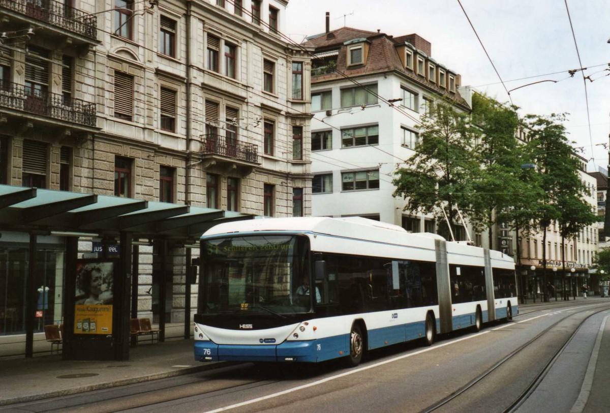 (119'115) - VBZ Zrich - Nr. 76 - Hess/Hess Doppelgelenktrolleybus am 12. Juli 2009 in Zrich, Lwenplatz