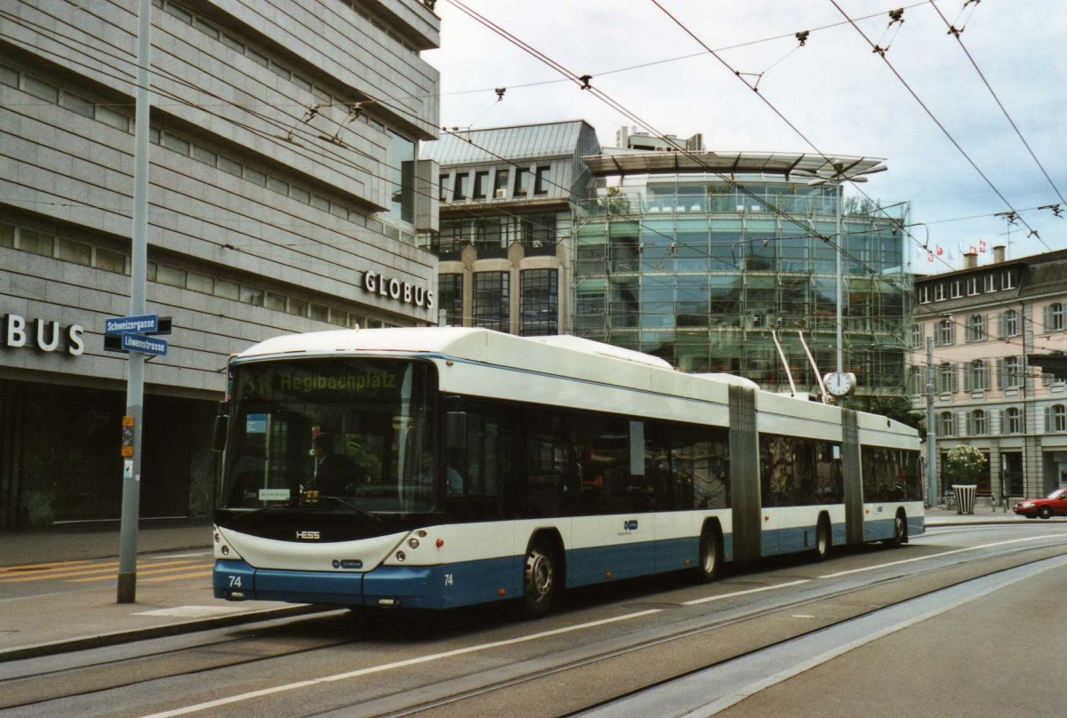 (119'116) - VBZ Zrich - Nr. 74 - Hess/Hess Doppelgelenktrolleybus am 12. Juli 2009 in Zrich, Lwenplatz