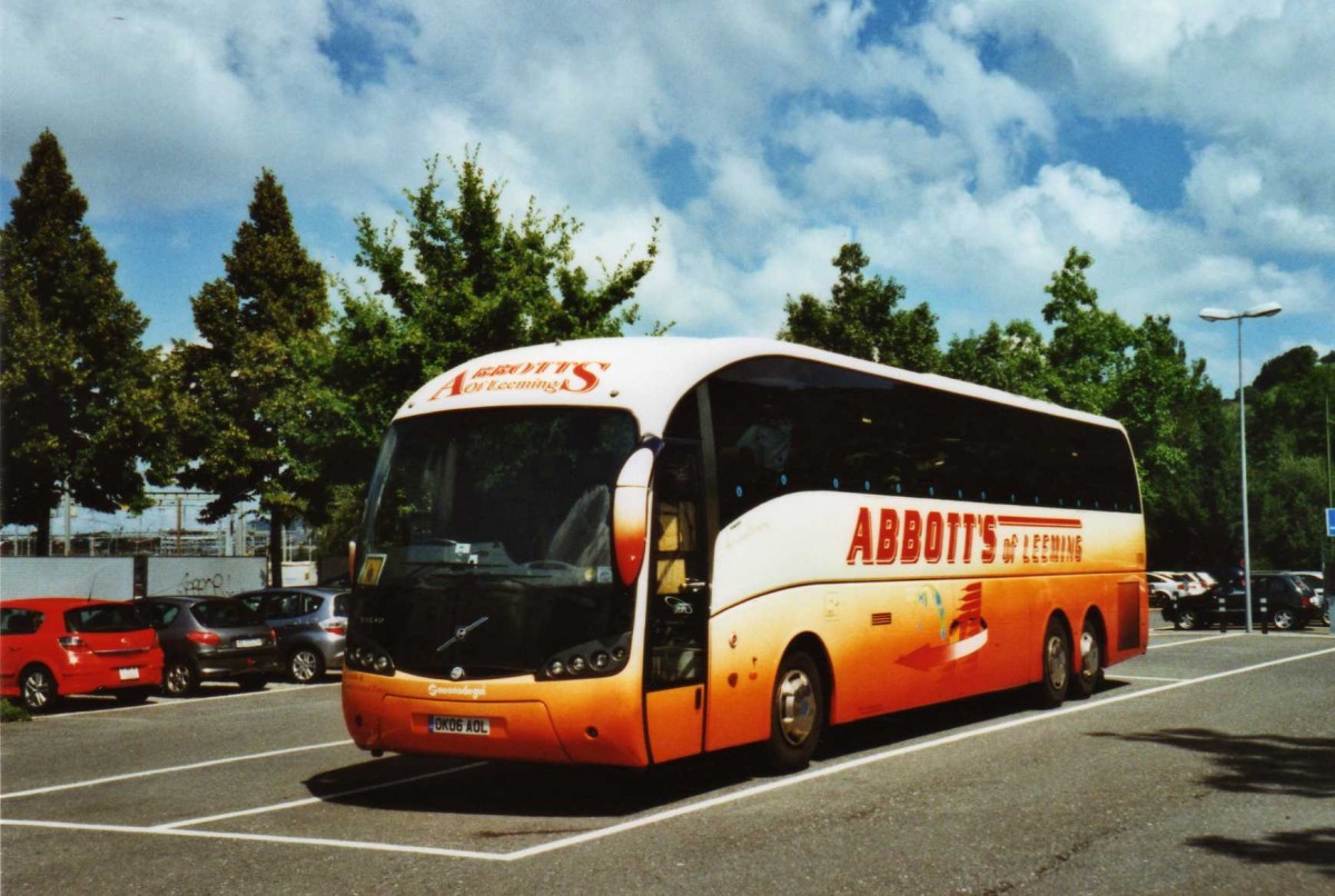 (119'408) - Aus England: Abbott's, Leeming - OK06 AOL - Volvo/Sunsundegui am 4. August 2009 in Thun, Seestrasse