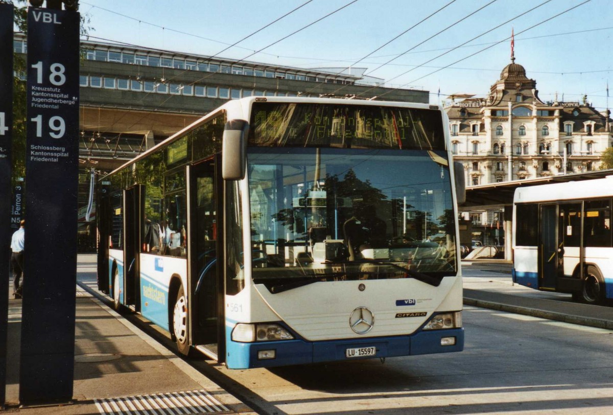 (119'624) - VBL Luzern - Nr. 561/LU 15'597 - Mercedes (ex Gowa, Luzern Nr. 61) am 15. August 2009 beim Bahnhof Luzern