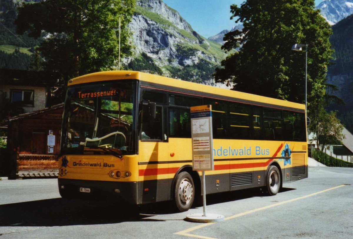 (120'405) - AVG Grindelwald - Nr. 17/BE 72'444 - Rizzi-Bus am 23. August 2009 beim Bahnhof Grindelwald