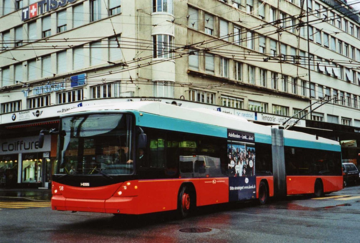 (122'023) - VB Biel - Nr. 58 - Hess/Hess Gelenktrolleybus am 16. November 2009 beim Bahnhof Biel