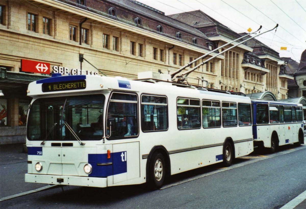 (122'228) - TL Lausanne - Nr. 750 - FBW/Hess Trolleybus am 19. November 2009 beim Bahnhof Lausanne