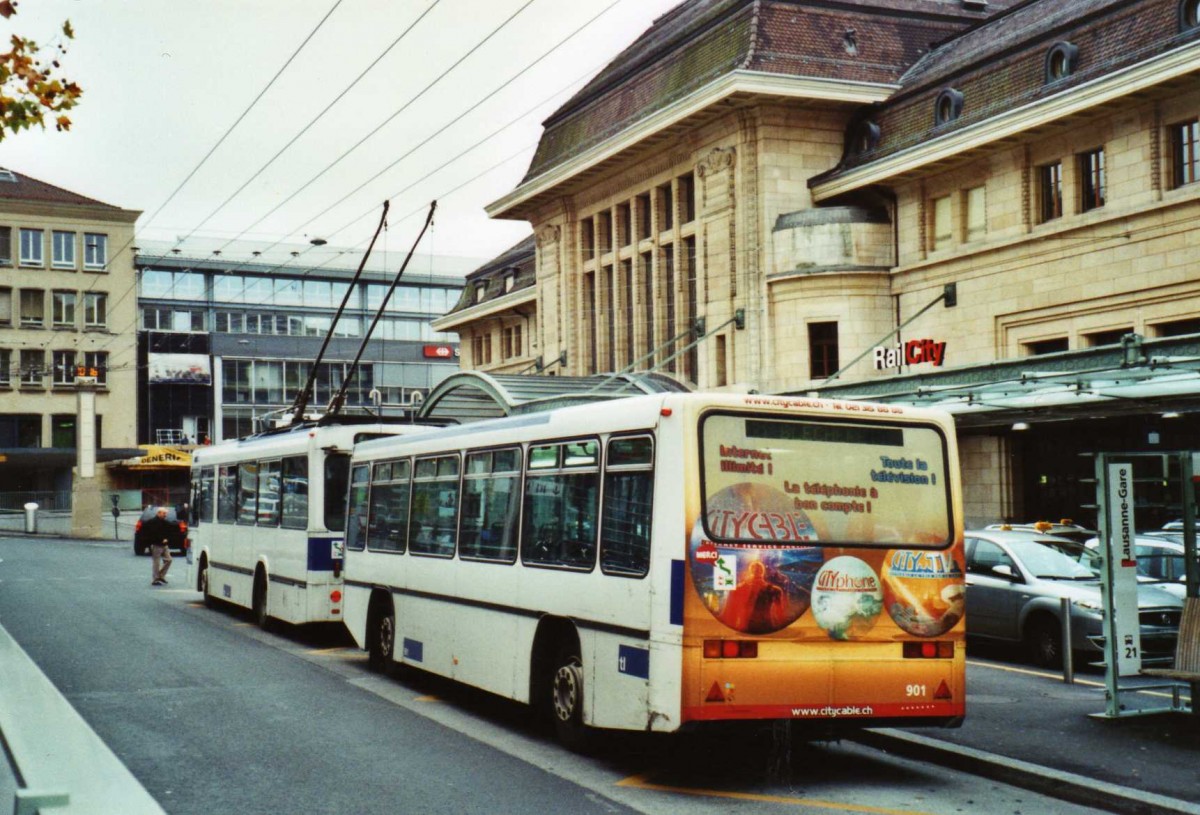 (122'231) - TL Lausanne - Nr. 901 - Lanz+Marti/Hess Personenanhnger am 19. November 2009 beim Bahnhof Lausanne