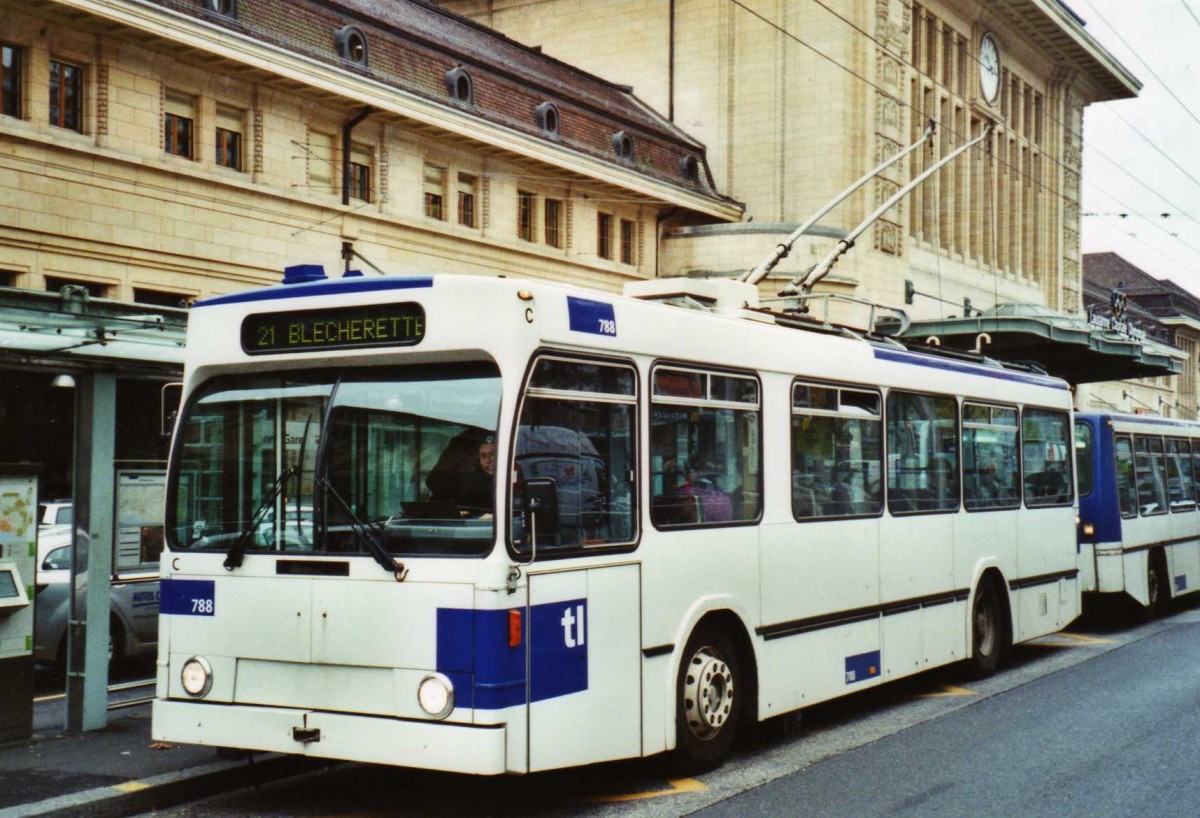 (122'232) - TL Lausanne - Nr. 788 - NAW/Lauber Trolleybus am 19. November 2009 beim Bahnhof Lausanne