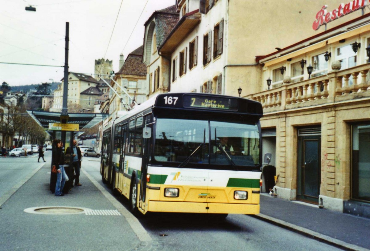 (122'602) - TN Neuchtel - Nr. 167 - FBW/Hess Gelenktrolleybus am 5. Dezember 2009 in Neuchtel, Place Pury