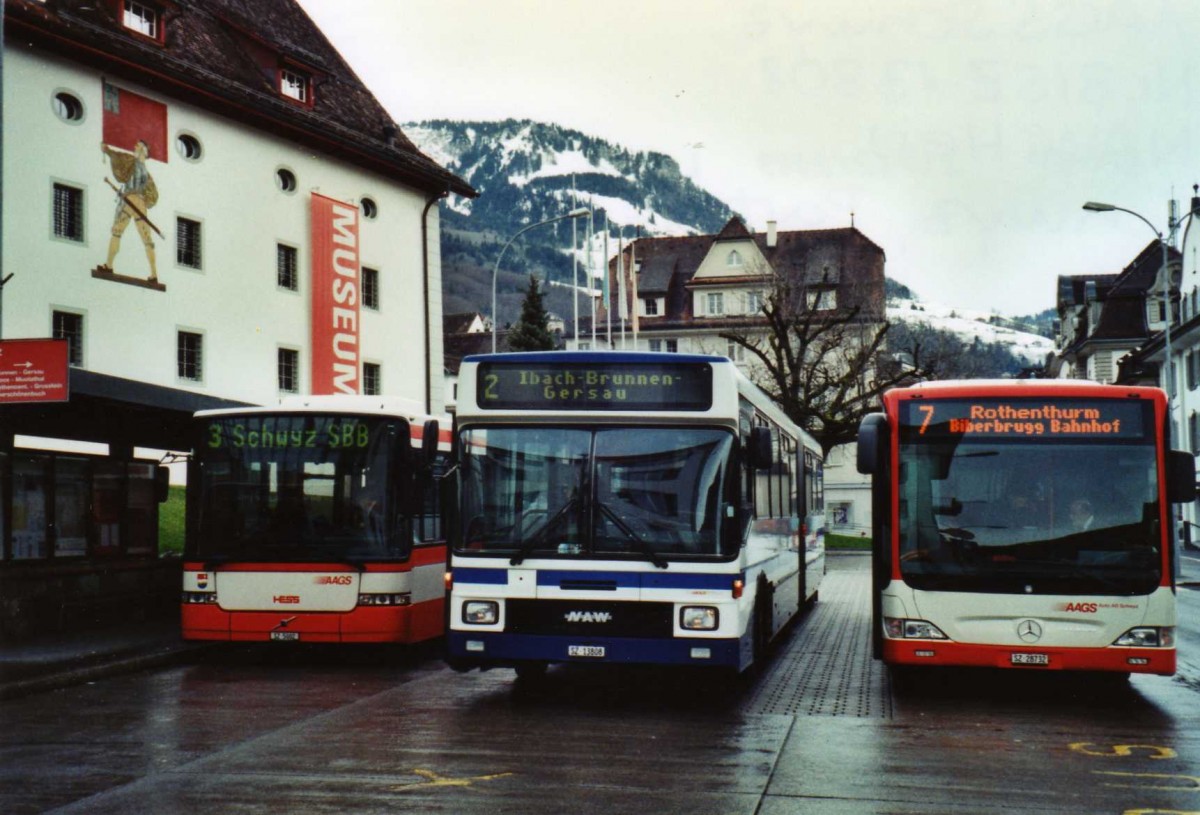 (122'616) - AAGS Schwyz - Nr. 8/SZ 13'808 - NAW/Hess (ex ZVB Zug Nr. 78) am 10. Dezember 2009 in Schwyz, Postplatz