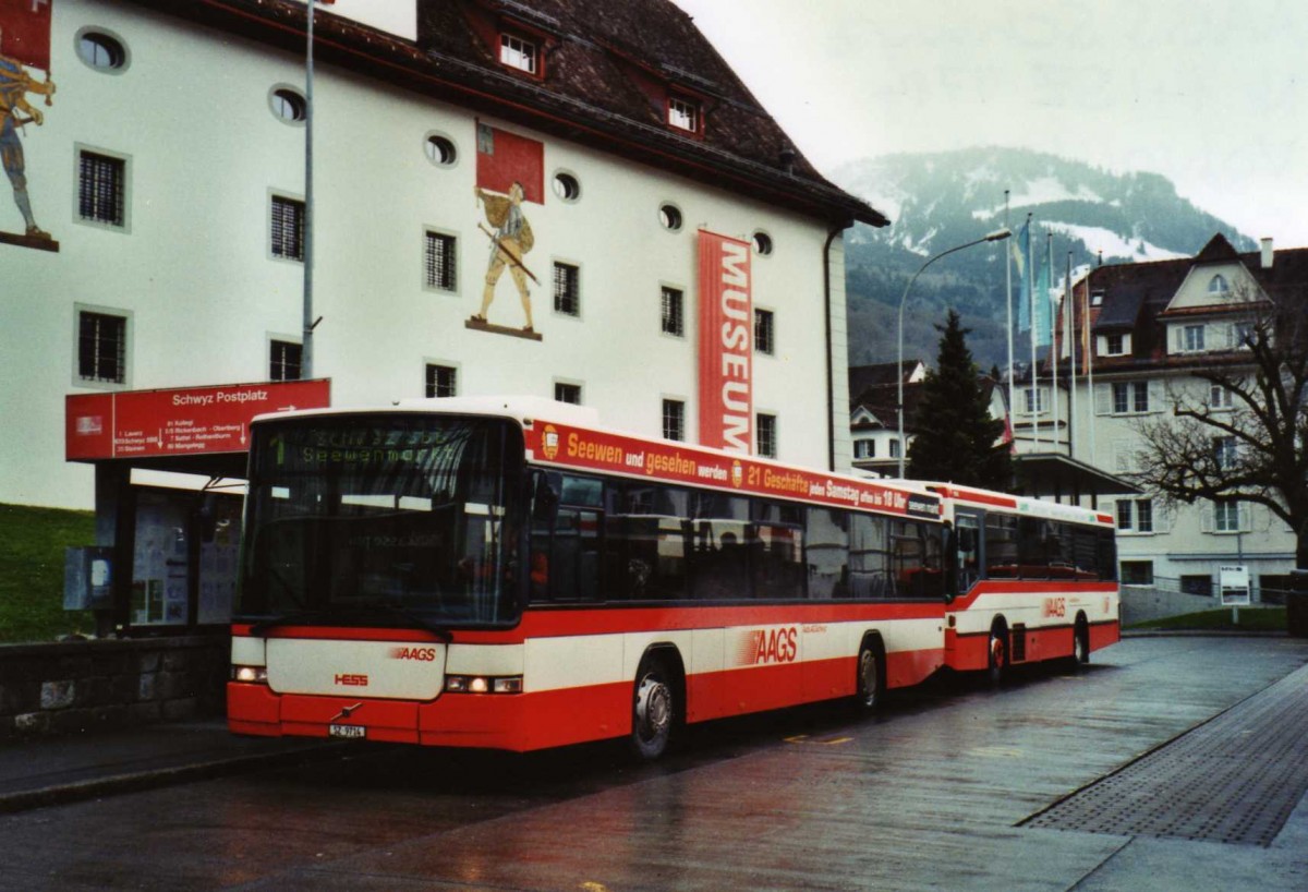 (122'623) - AAGS Schwyz - Nr. 14/SZ 9714 - Volvo/Hess am 10. Dezember 2009 in Schwyz, Postplatz