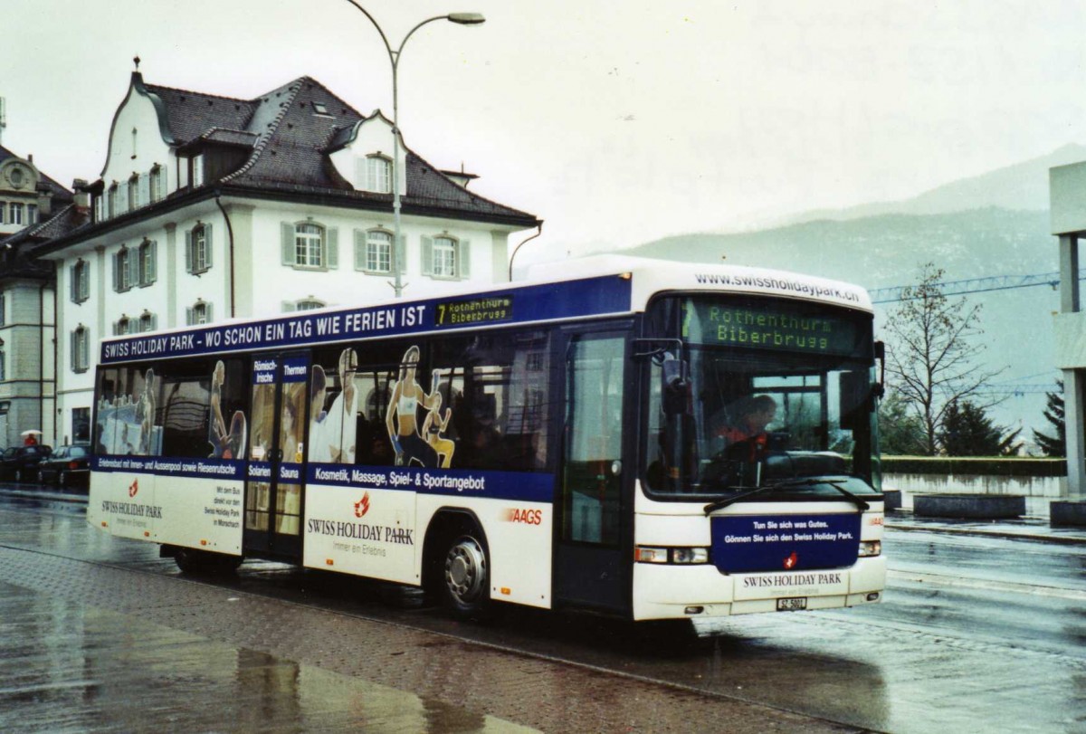 (122'633) - AAGS Schwyz - Nr. 1/SZ 5001 - Scania/Hess am 10. Dezember 2009 in Schwyz, Postplatz